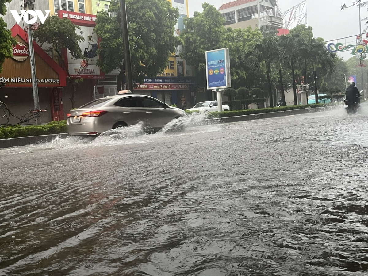 Thanh Hóa: Đường thành sông, cây bật gốc do ảnh hưởng bão số 5