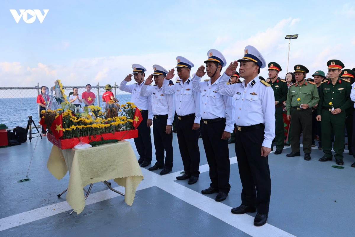 Diem tua truong sa - noi song goi, trai tim tra loi hinh anh 3