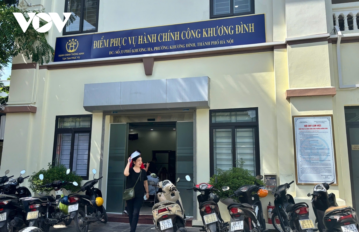 Chính quyền phường xã mới ở Hà Nội nỗ lực giải quyết thủ tục nhanh chóng cho dân