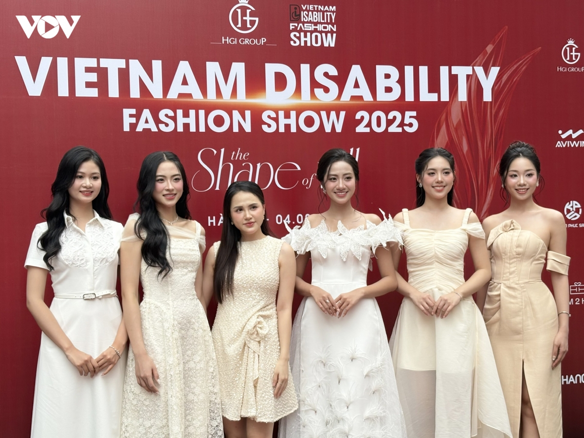 san dien thoi trang danh cho nguoi khuyet tat noi y chi va ve dep cung toa sang hinh anh 1