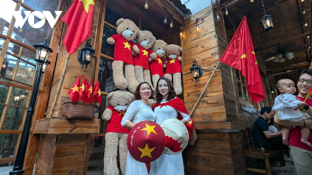 ron rang sac do, gioi tre viet nam gui tron tinh yeu to quoc dip 2 9 hinh anh 4