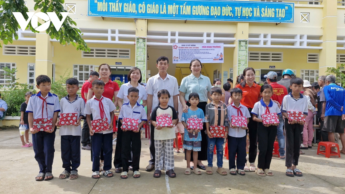 hành chính công lưu động - Đưa dịch vụ đến gần dân trong mùa tựu trường hình ảnh 5 hanh chinh cong luu dong - Dua dich vu den gan dan trong mua tuu truong hinh anh 5