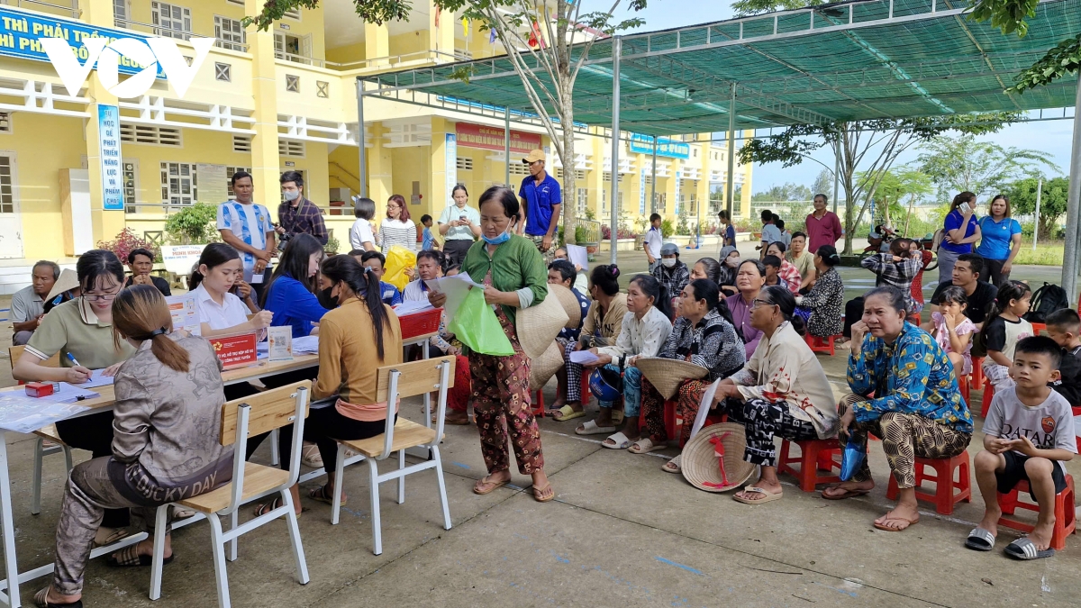hành chính công lưu động - Đưa dịch vụ đến gần dân trong mùa tựu trường hình ảnh 2 hanh chinh cong luu dong - Dua dich vu den gan dan trong mua tuu truong hinh anh 2
