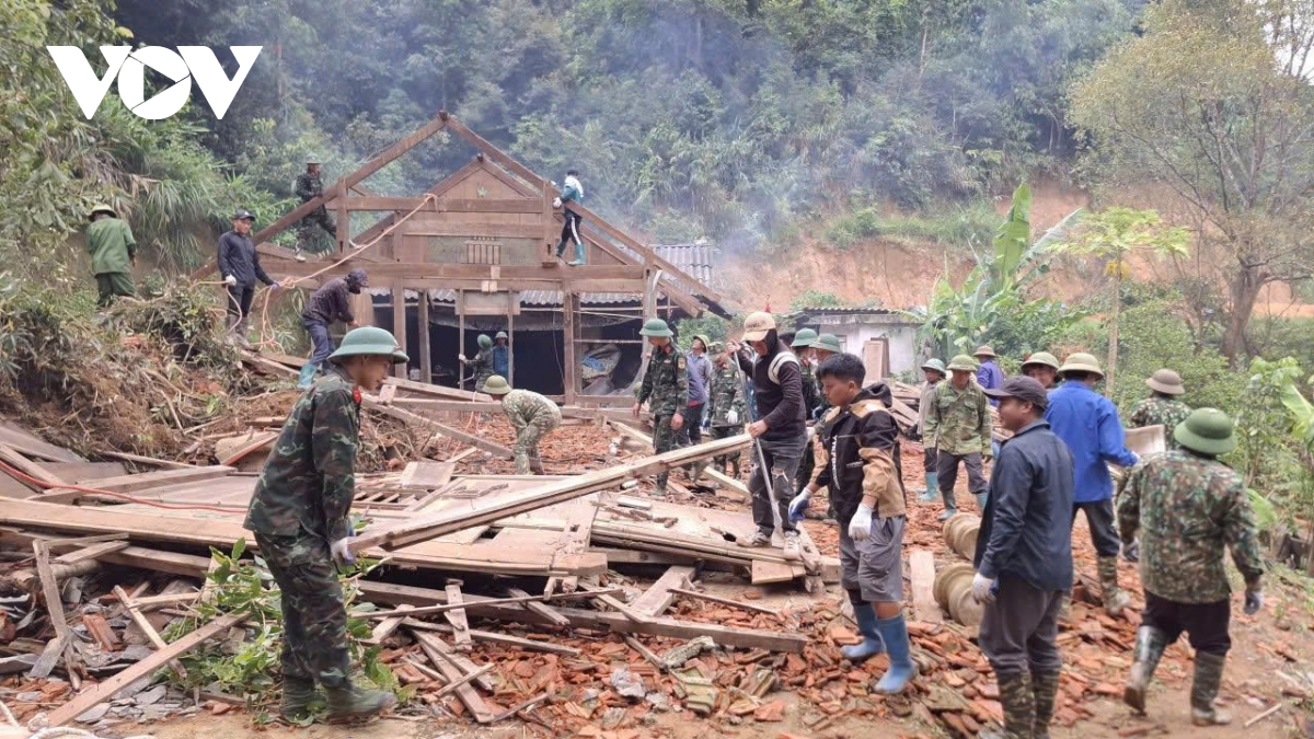 Điện Biên huy động hơn 1.600 cán bộ, chiến sĩ hỗ trợ người dân khắc phục hậu quả mưa