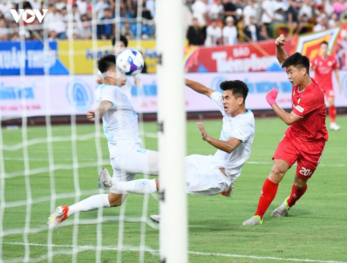 thang nam Dinh 3-2 ngay tai thien truong, cahn gianh sieu cup quoc gia 2024 2025 hinh anh 4