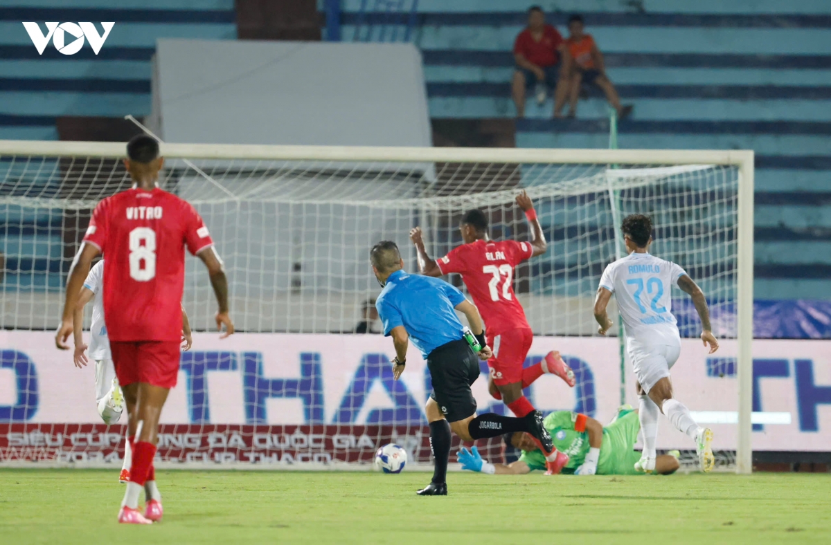 thang nam Dinh 3-2 ngay tai thien truong, cahn gianh sieu cup quoc gia 2024 2025 hinh anh 8