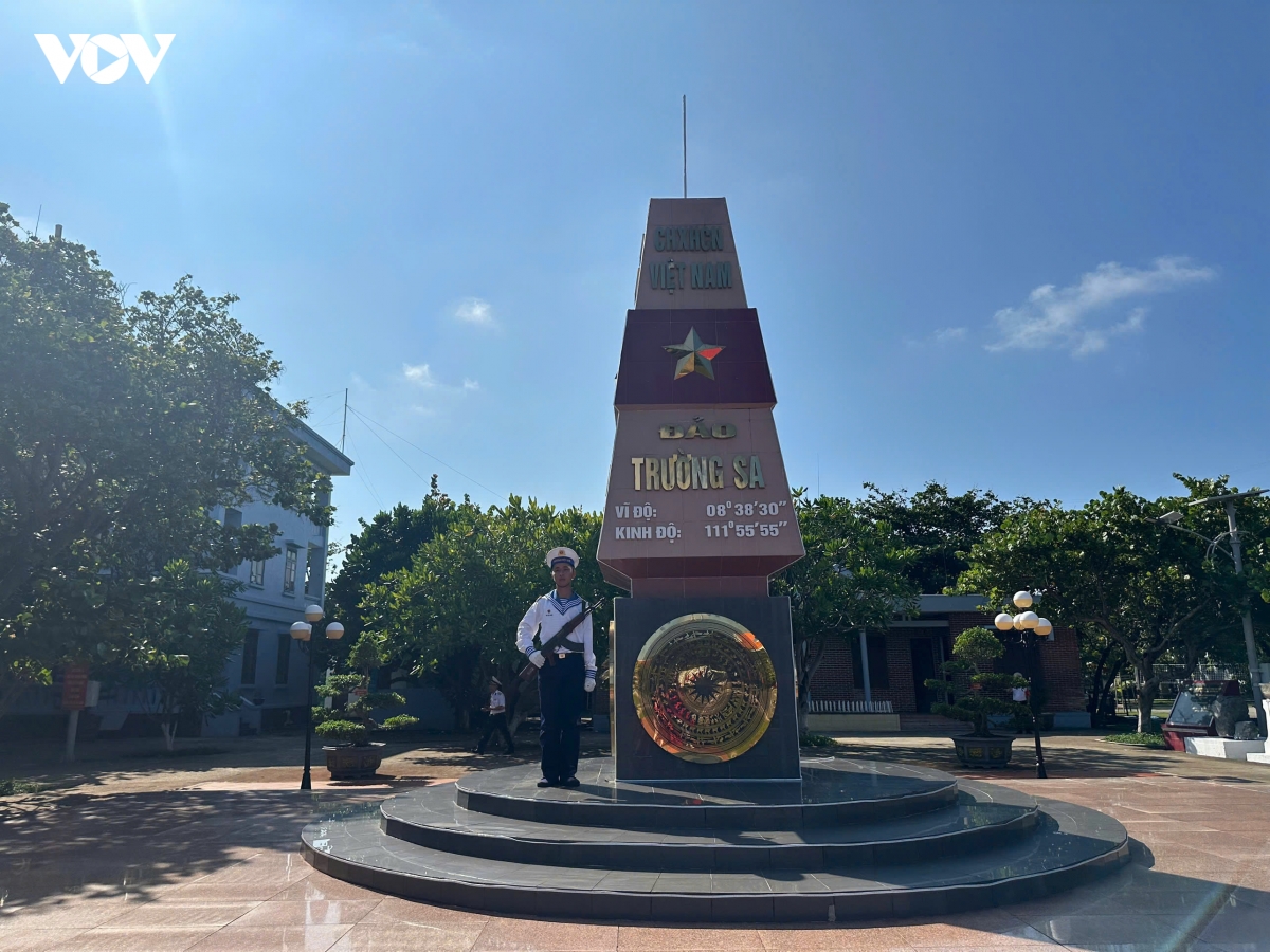Diem tua truong sa - noi song goi, trai tim tra loi hinh anh 8