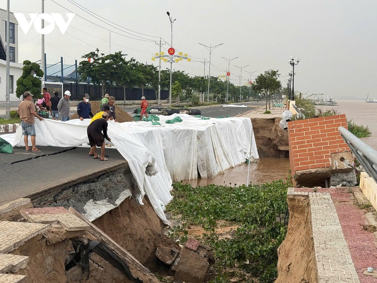 Đồng Tháp: Khẩn trương các biện pháp ứng phó sạt lở bờ kè tại xã Thường Phước