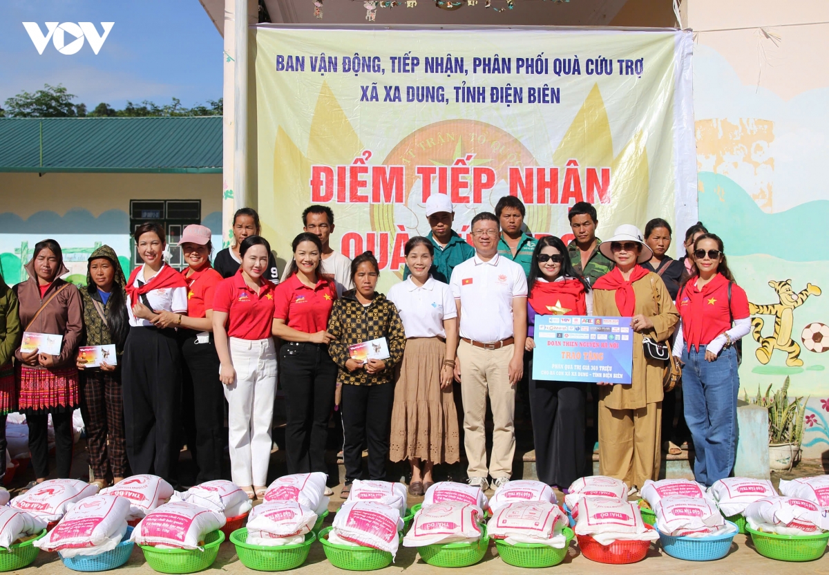 vov tay bac cung quy vi tuong lai trao 600 suat qua ho tro vung lu son la, Dien bien hinh anh 4