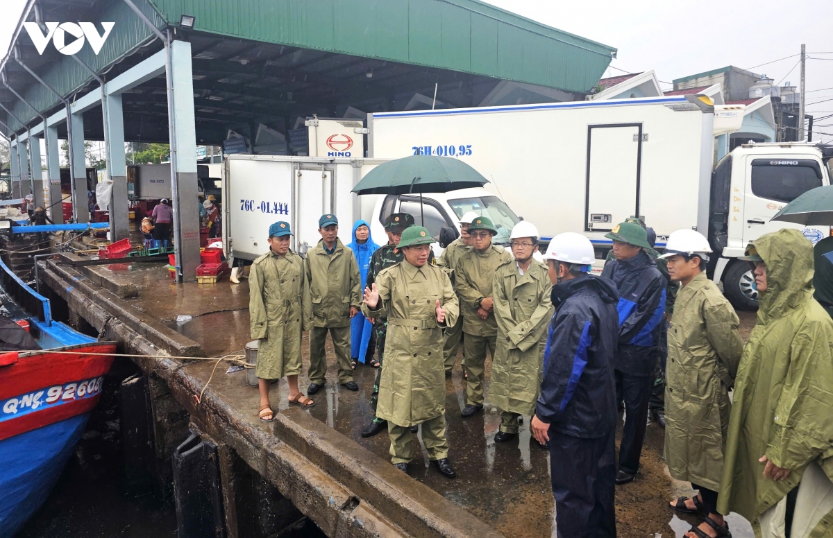 quang ngai siet chat an toan tau thuyen, khong de ngu dan o lai duoi tau hinh anh 1
