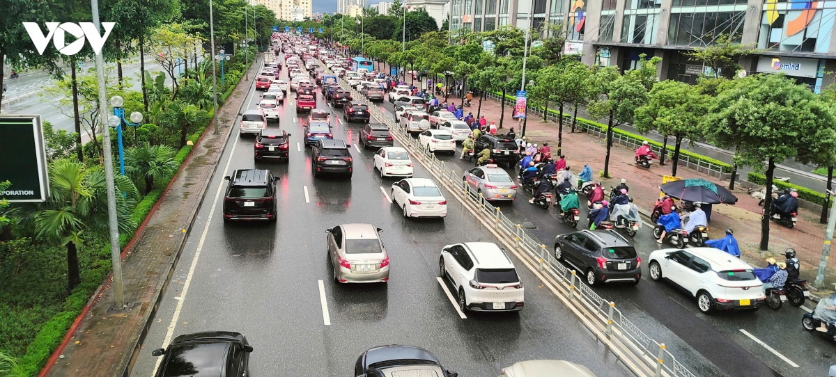 Duong pho ha noi un tac cuc bo do mua to tu hoan luu bao so 10 hinh anh 6