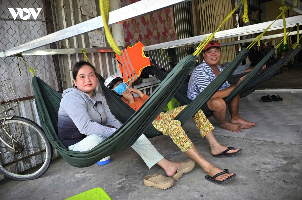 hoc sinh Dat mui di vo lai, vuot kho den truong hinh anh 12