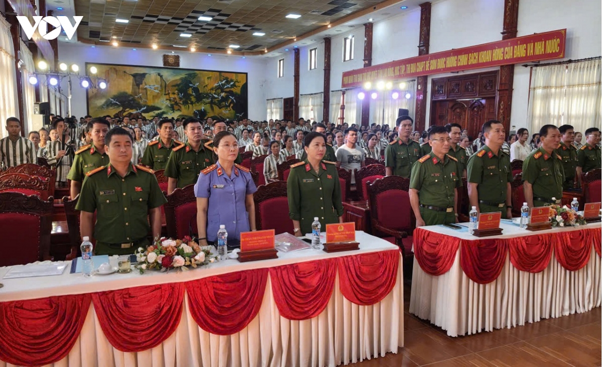 28 pham nhan nguoi nuoc ngoai o z30d duoc dac xa dip 80 nam quoc khanh hinh anh 1