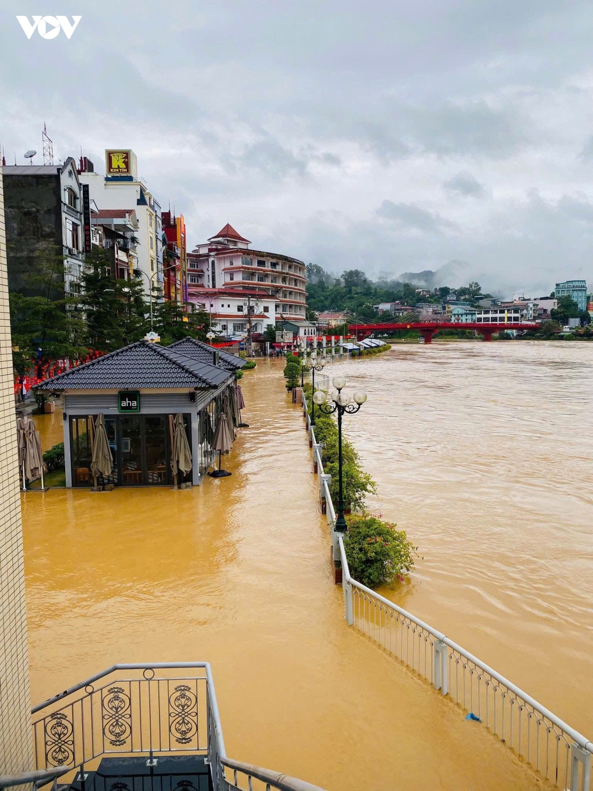 trang dem giup nguoi dan chay lu o cao bang hinh anh 8