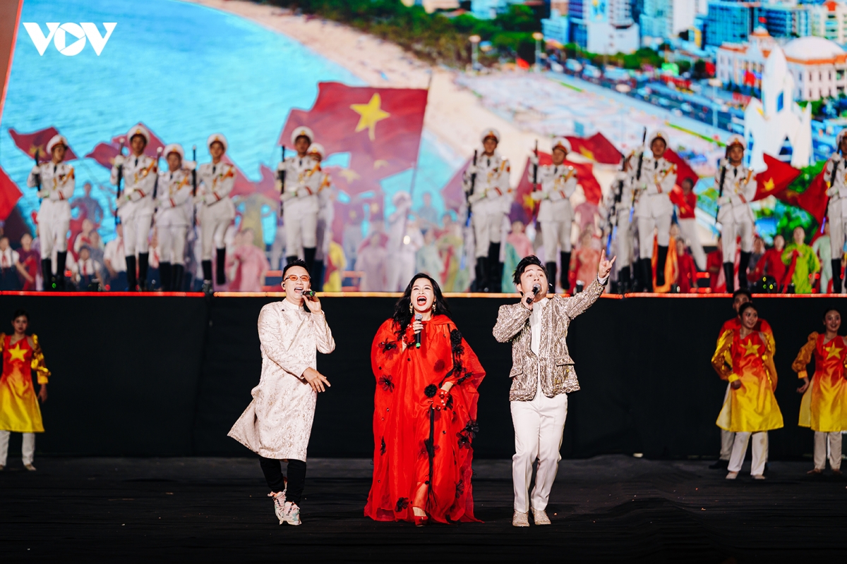 giai ma thanh cong cua mua do va cac concert quoc gia , mv yeu nuoc hinh anh 2