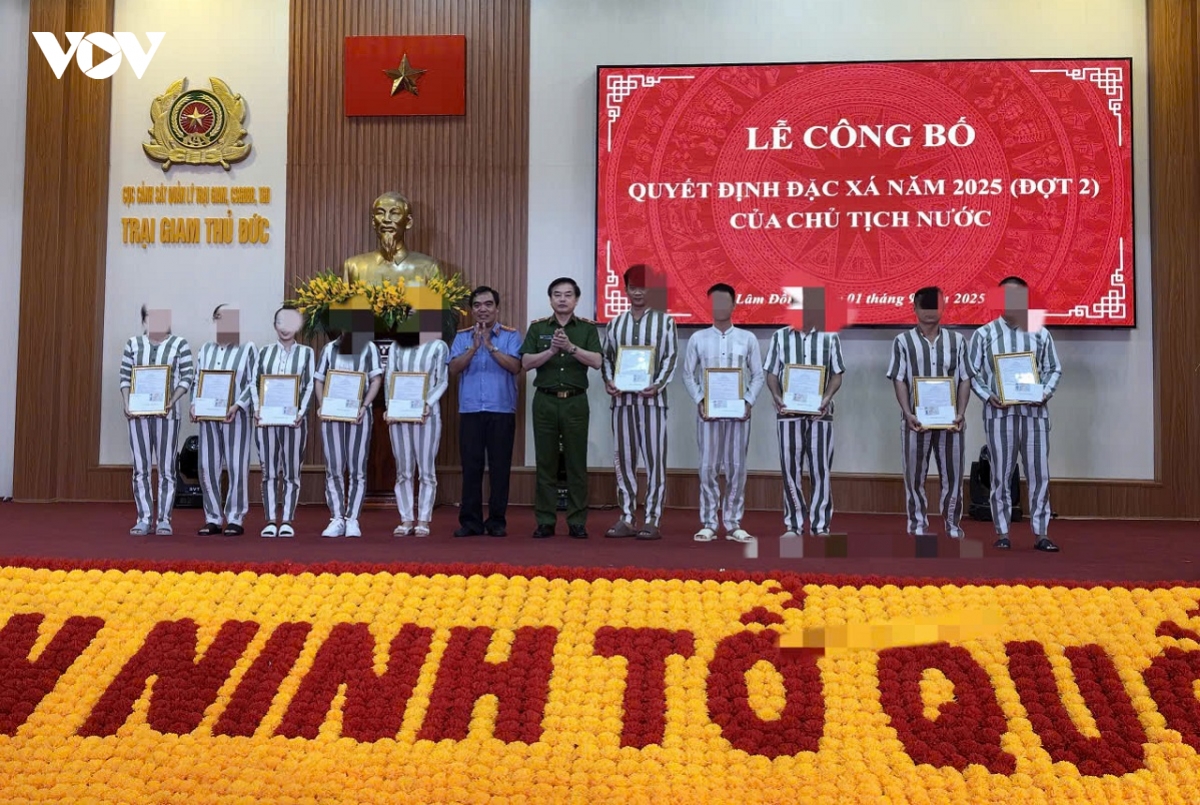 28 pham nhan nguoi nuoc ngoai o z30d duoc dac xa dip 80 nam quoc khanh hinh anh 3