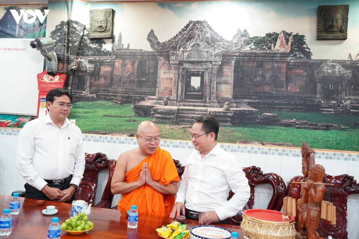 mttq tp.hcm chuc mung le sen dolta, that chat tinh doan ket voi dong bao khmer hinh anh 2