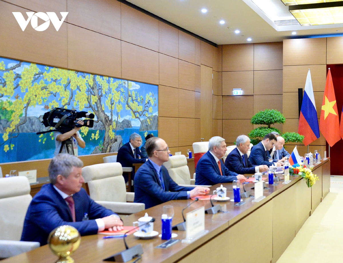 russian state duman chairman volodin warmly welcomed in hanoi on official visit picture 4