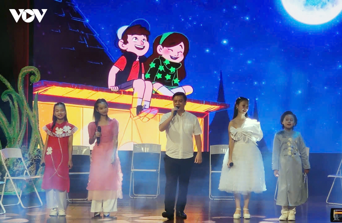 thu quynh lan dau dong nhac kich tuong tac cong chua toc may danh cho thieu nhi hinh anh 2