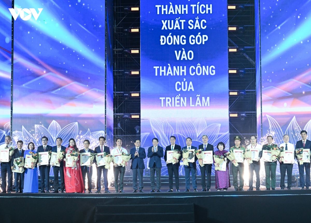 trien lam 80 nam toa sang tinh than Doan ket - tri tue - suc manh - vinh quang - tu hao hinh anh 7