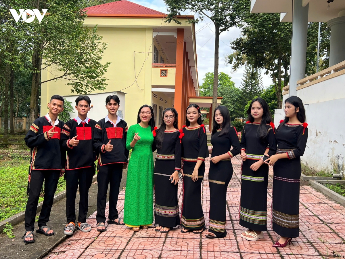 hang trieu hoc sinh tai cac tinh, thanh tren ca nuoc no nuc khai giang nam hoc moi hinh anh 8