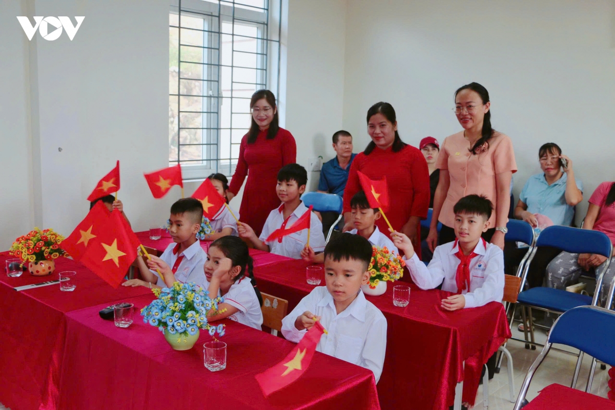 ron rang khai giang nam hoc moi tu truong sa, dac khu co to cho den pho thi hinh anh 4