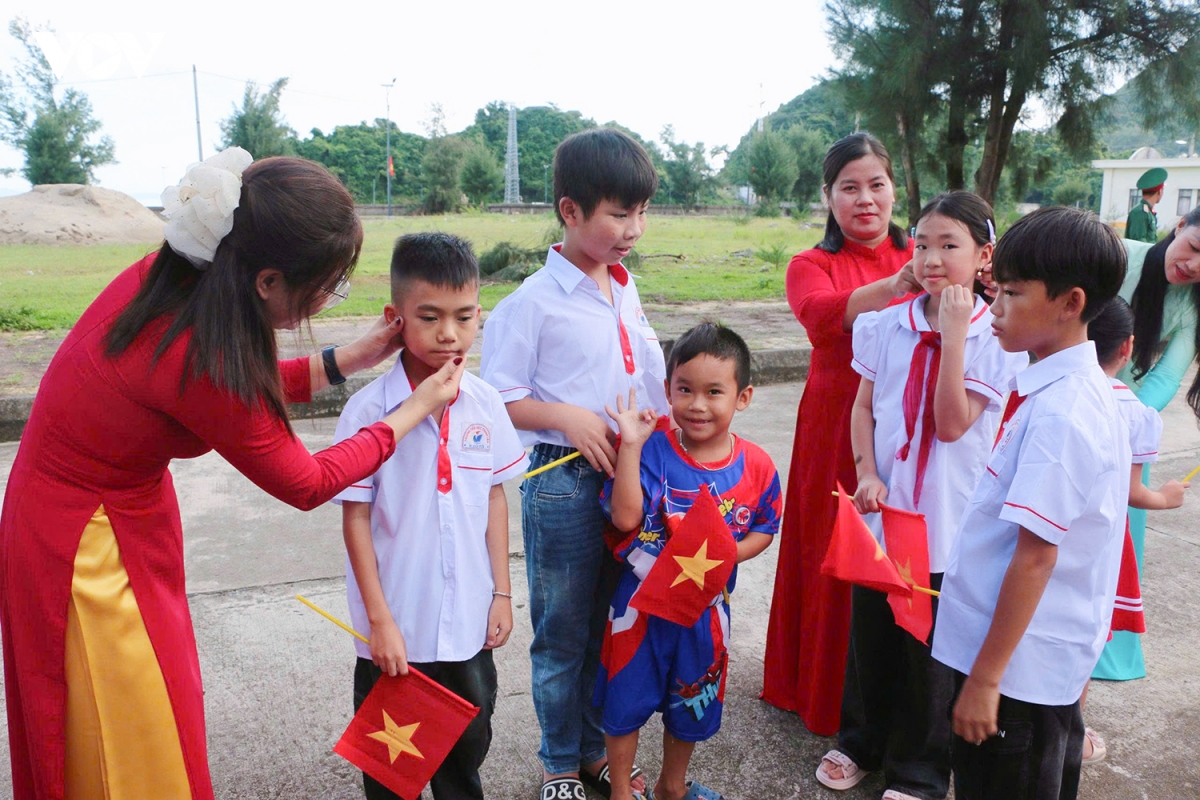 ron rang khai giang nam hoc moi tu truong sa, dac khu co to cho den pho thi hinh anh 9