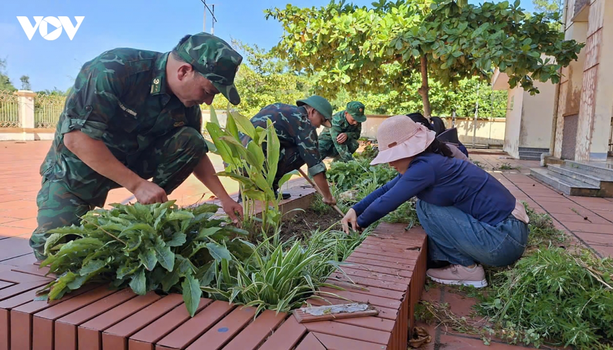 ron rang khai giang nam hoc moi tu truong sa, dac khu co to cho den pho thi hinh anh 10
