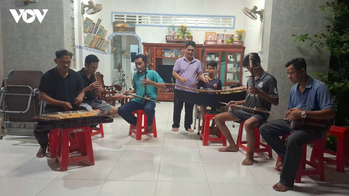 Những người thầm lặng bảo tồn văn hoá Khmer qua lớp dạy nhạc cụ dân tộc