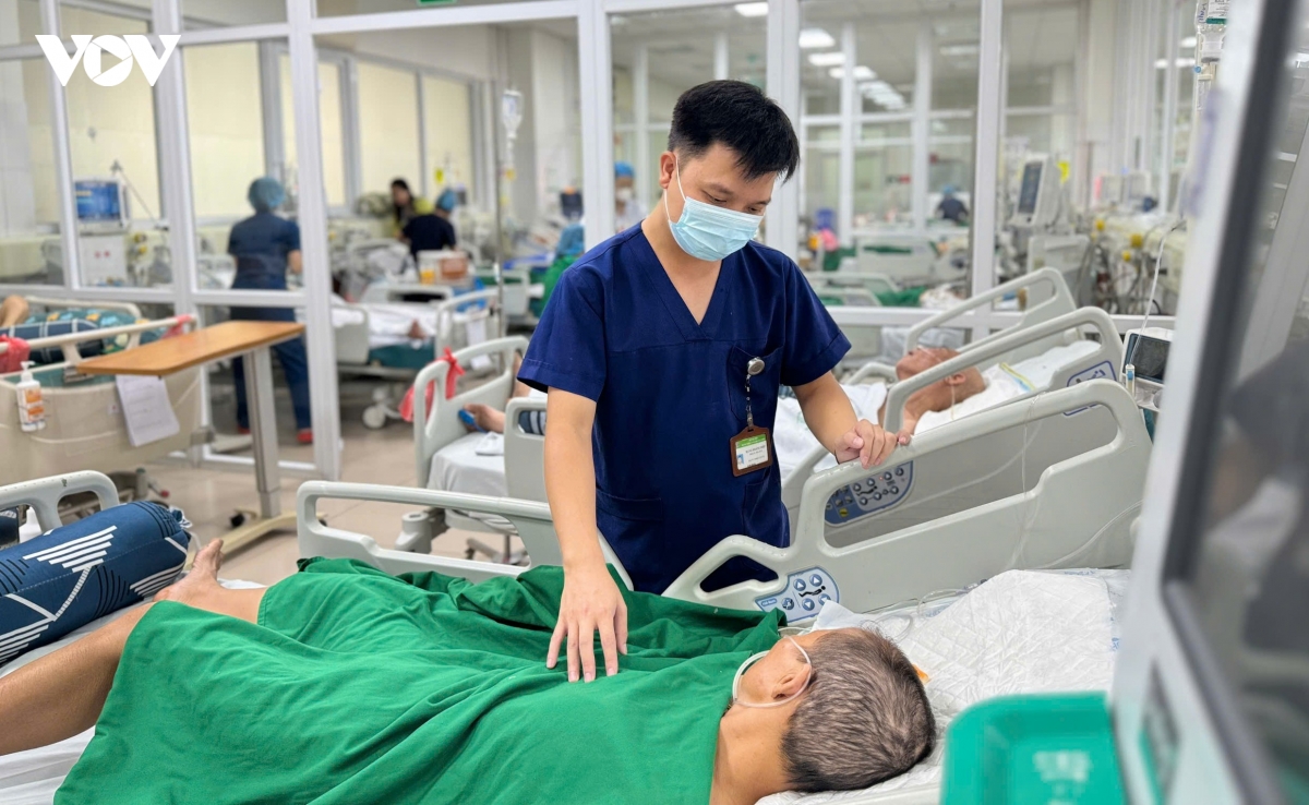 hai benh nhan nguy kich vi sot mo, bac si canh bao de bo sot dau hieu hinh anh 1