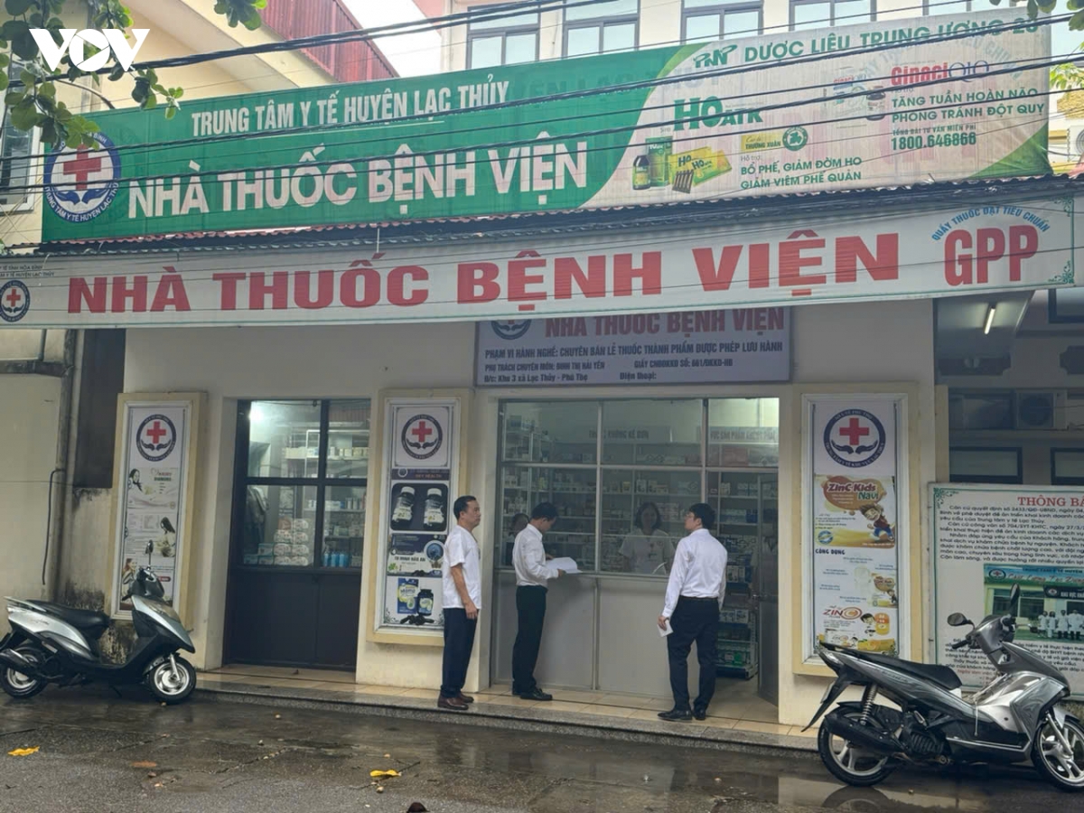 phu tho lam ro thong tin gia vat tu y te cao hon niem yet o trung tam y te lac thuy hinh anh 1