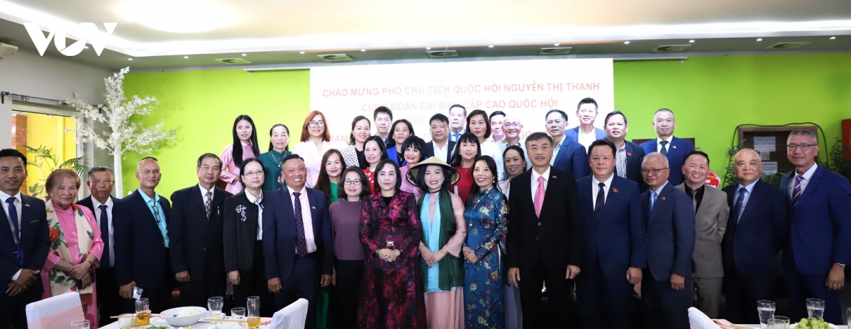 ton vinh cac gia tri truyen thong cua phu nu viet nam tai cong hoa sec hinh anh 6