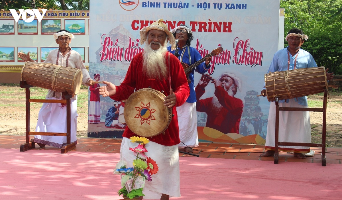 Doc dao nghe thuat hat ngam ariya cua nguoi cham hinh anh 2