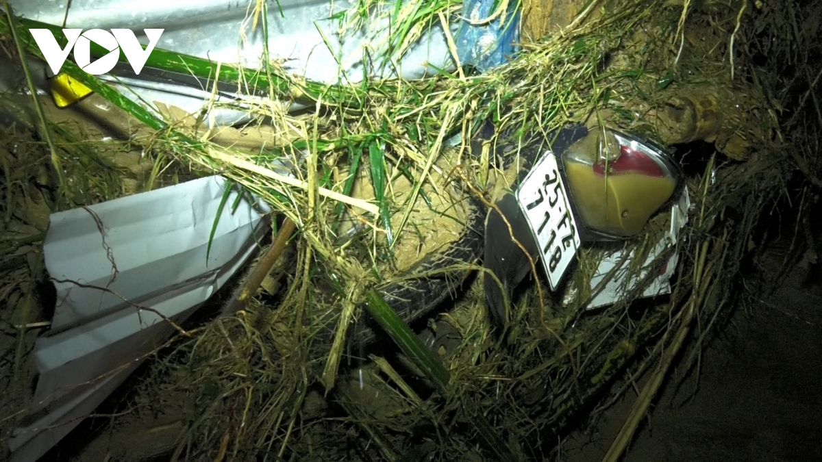 Mưa lũ tàn phá tại Lào Cai khiến hàng trăm ngôi nhà bị hư hỏng, giao thông chia cắt