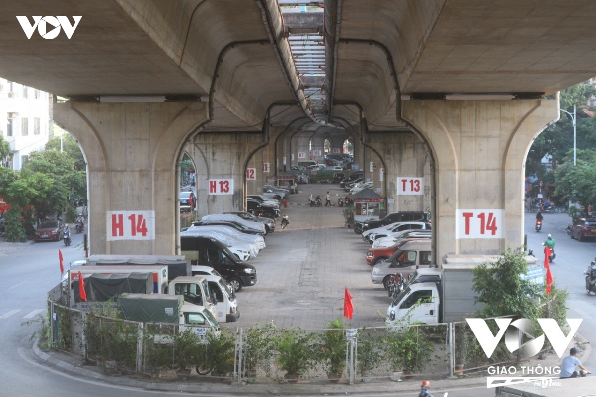 Quản hay cấm trông giữ xe dưới gầm cầu
