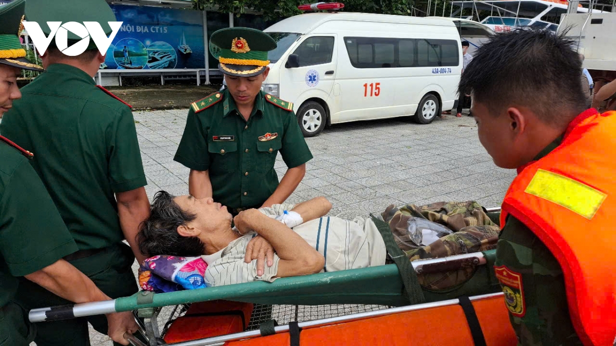 Đà Nẵng kịp thời đưa 3 bệnh nhân nặng trên đảo Cù Lao Chàm vào đất liền cấp cứu