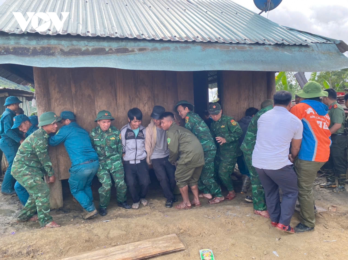 Đà Nẵng: Di dời 7 hộ dân khỏi khu vực sạt lở đến nơi an toàn