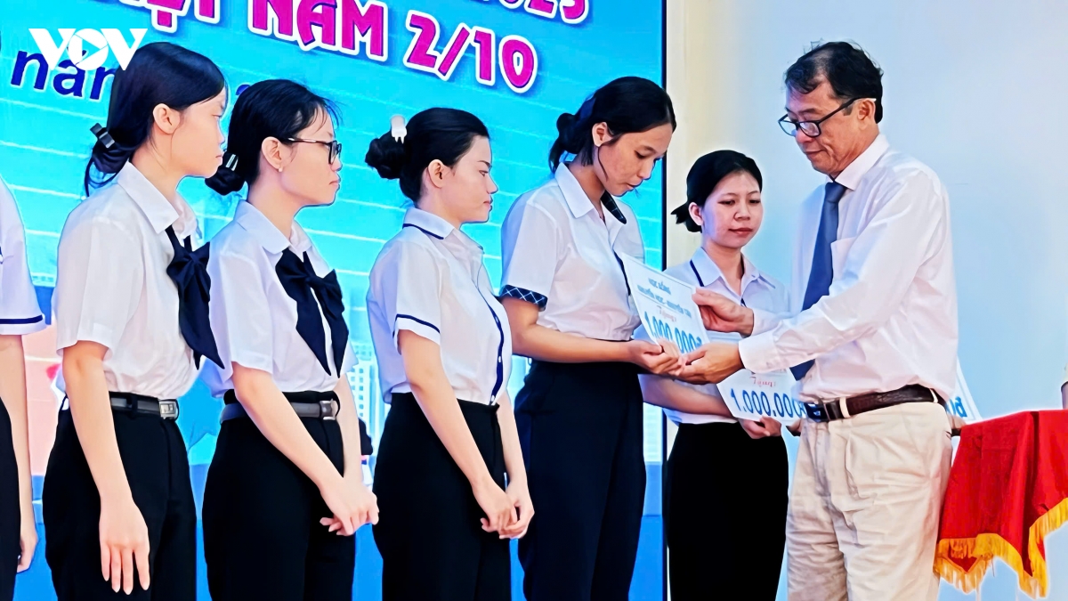 phat huy tu tuong hoc - hoc nua - hoc mai theo loi dan cua chu tich ho chi minh hinh anh 1