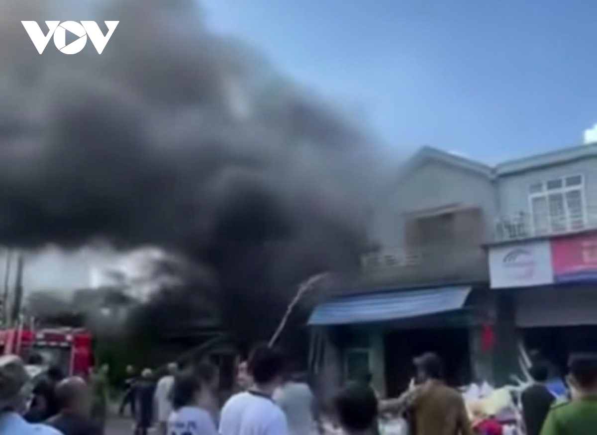 Cháy cửa hàng điện thoại ở Nghệ An, nhiều tài sản bị thiêu rụi