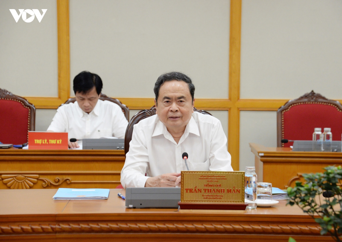 bo chinh tri lam viec voi cac tinh lai chau, ha tinh va tp can tho hinh anh 1