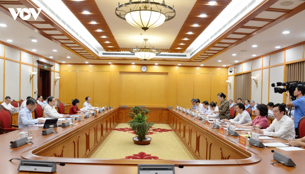 bo chinh tri lam viec voi cac tinh lai chau, ha tinh va tp can tho hinh anh 4