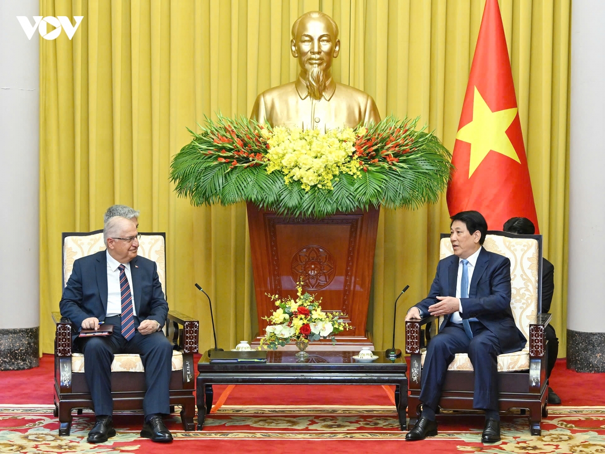 chu tich nuoc luong cuong tiep bo truong quoc phong tho nhi ky yasar guler hinh anh 2