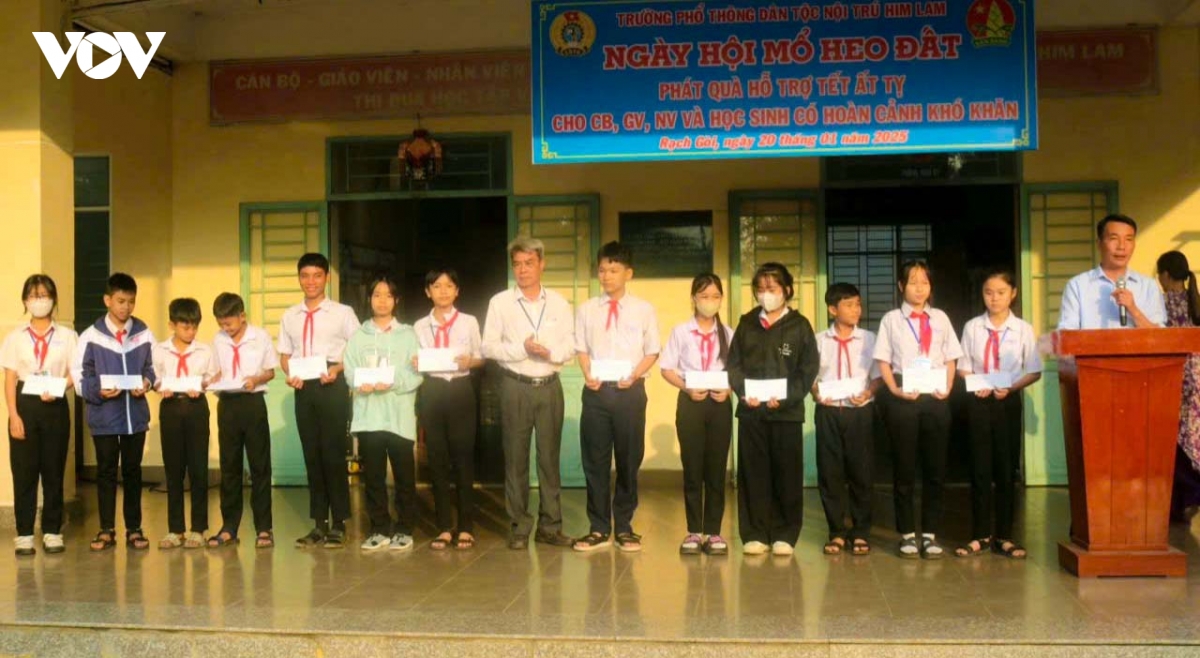 chuyen nuoi heo dat giup ban ngheo o mot truong pho thong dan toc noi tru hinh anh 3
