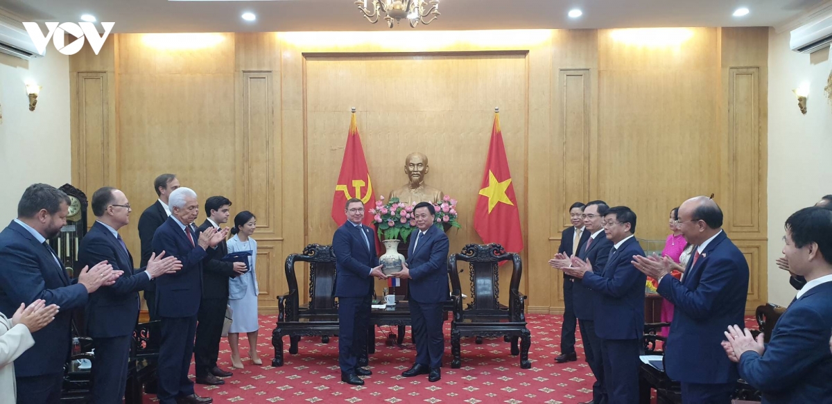 Ong nguyen xuan thang tiep Doan dai bieu cap cao Dang nuoc nga thong nhat hinh anh 2