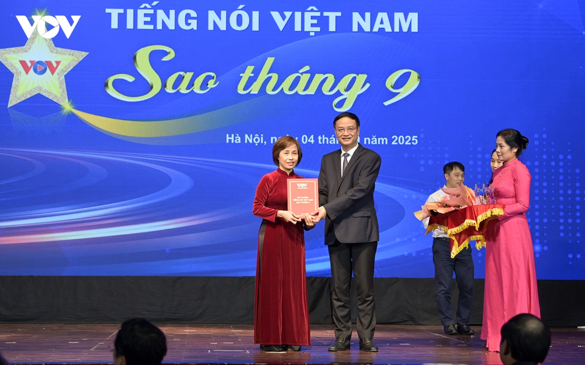 toan canh le trao giai tieng noi viet nam sao thang 9 nam 2025 hinh anh 17