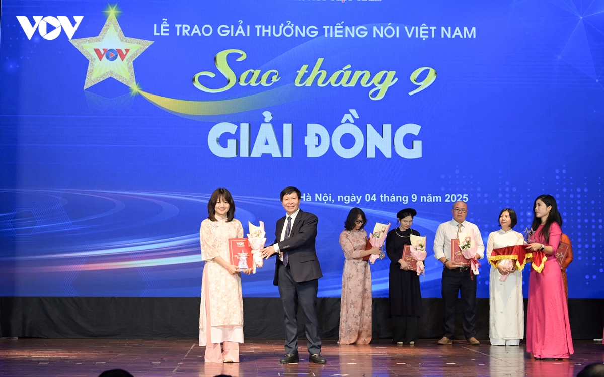 toan canh le trao giai tieng noi viet nam sao thang 9 nam 2025 hinh anh 14