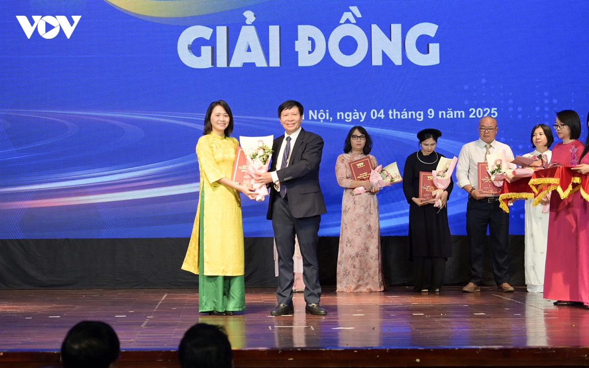 toan canh le trao giai tieng noi viet nam sao thang 9 nam 2025 hinh anh 15