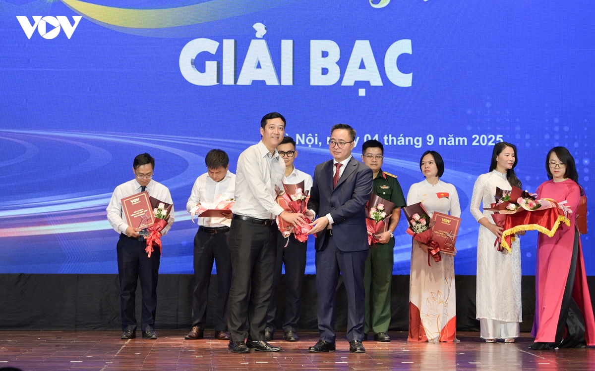 toan canh le trao giai tieng noi viet nam sao thang 9 nam 2025 hinh anh 12