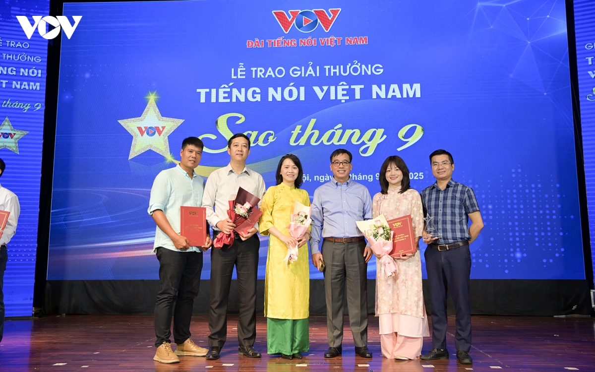 toan canh le trao giai tieng noi viet nam sao thang 9 nam 2025 hinh anh 18