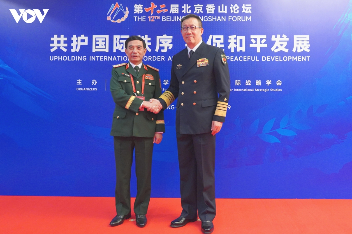 Dai tuong phan van giang gap go va tiep xuc ben le dien dan huong son bac kinh lan thu 12 hinh anh 1